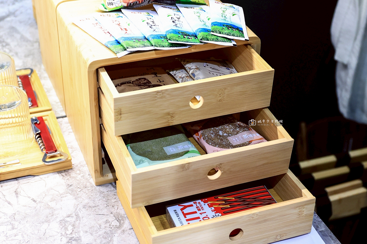 [嘉義住宿] 阿里山隙頂住宿首選，房內欣賞日出雲海、無邊際泳池、頂樓放空、奢華度假｜璦勒芬莊園民宿 @城市少女阿璇