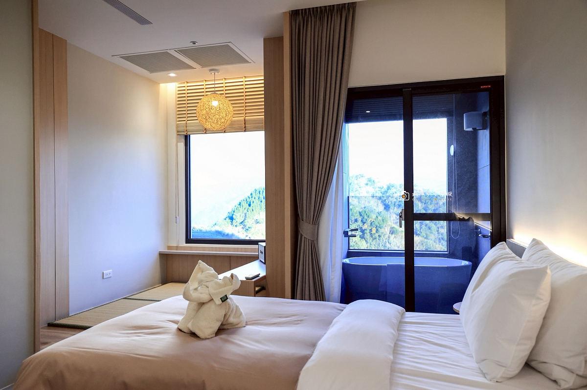 [嘉義住宿] 阿里山隙頂住宿首選，房內欣賞日出雲海、無邊際泳池、頂樓放空、奢華度假｜璦勒芬莊園民宿 @城市少女阿璇