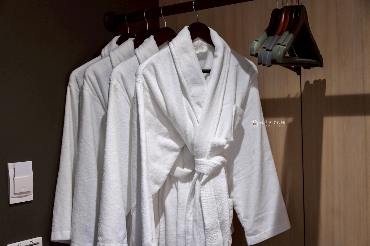 [嘉義住宿] 阿里山隙頂住宿首選，房內欣賞日出雲海、無邊際泳池、頂樓放空、奢華度假｜璦勒芬莊園民宿 @城市少女阿璇