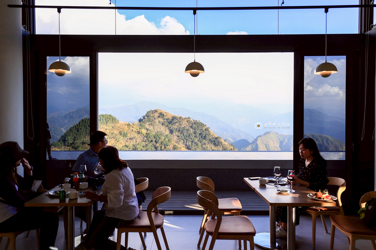 [嘉義住宿] 阿里山隙頂住宿首選，房內欣賞日出雲海、無邊際泳池、頂樓放空、奢華度假｜璦勒芬莊園民宿 @城市少女阿璇