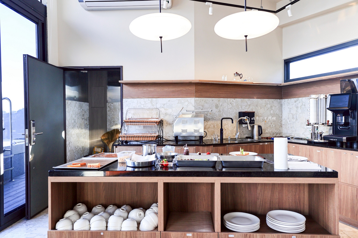 [嘉義住宿] 阿里山隙頂住宿首選，房內欣賞日出雲海、無邊際泳池、頂樓放空、奢華度假｜璦勒芬莊園民宿 @城市少女阿璇