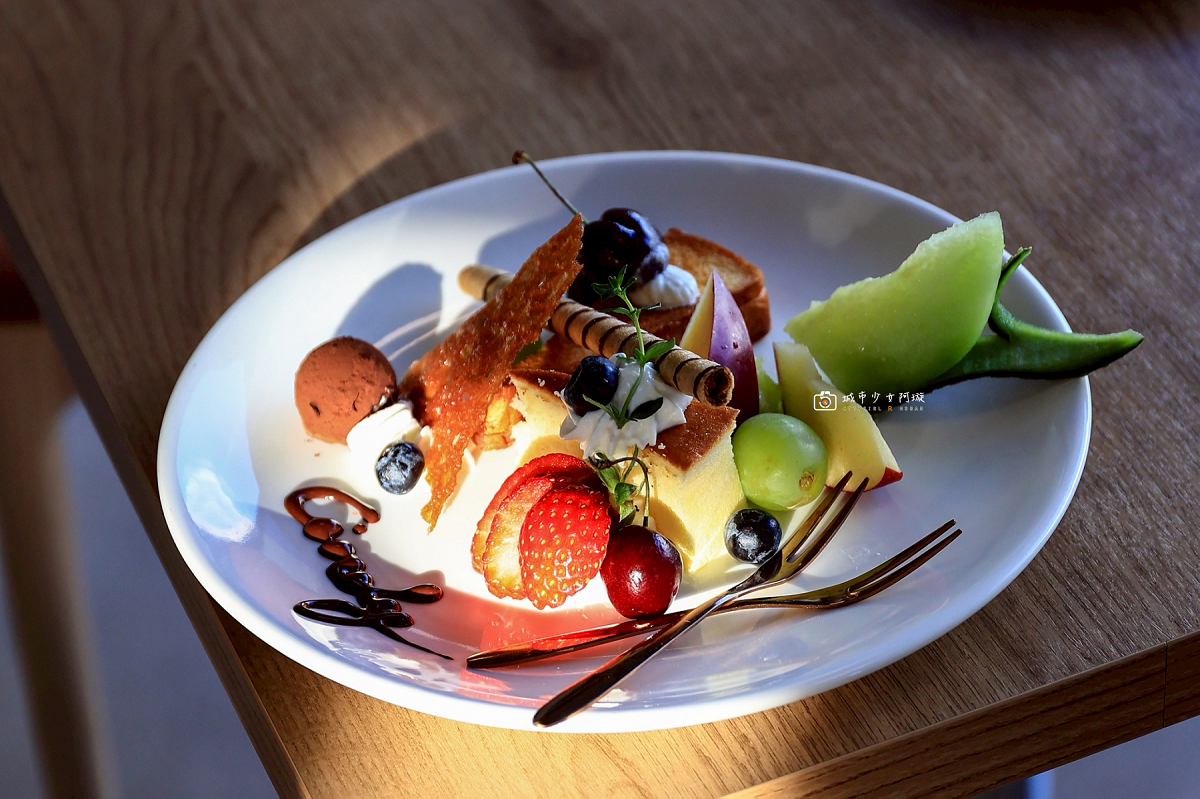 [嘉義住宿] 阿里山隙頂住宿首選，房內欣賞日出雲海、無邊際泳池、頂樓放空、奢華度假｜璦勒芬莊園民宿 @城市少女阿璇