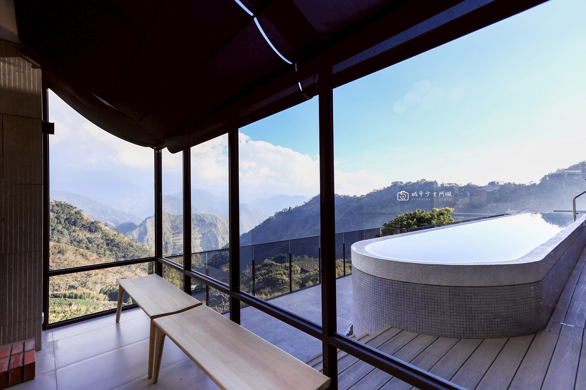 [嘉義住宿] 阿里山隙頂住宿首選，房內欣賞日出雲海、無邊際泳池、頂樓放空、奢華度假｜璦勒芬莊園民宿 @城市少女阿璇