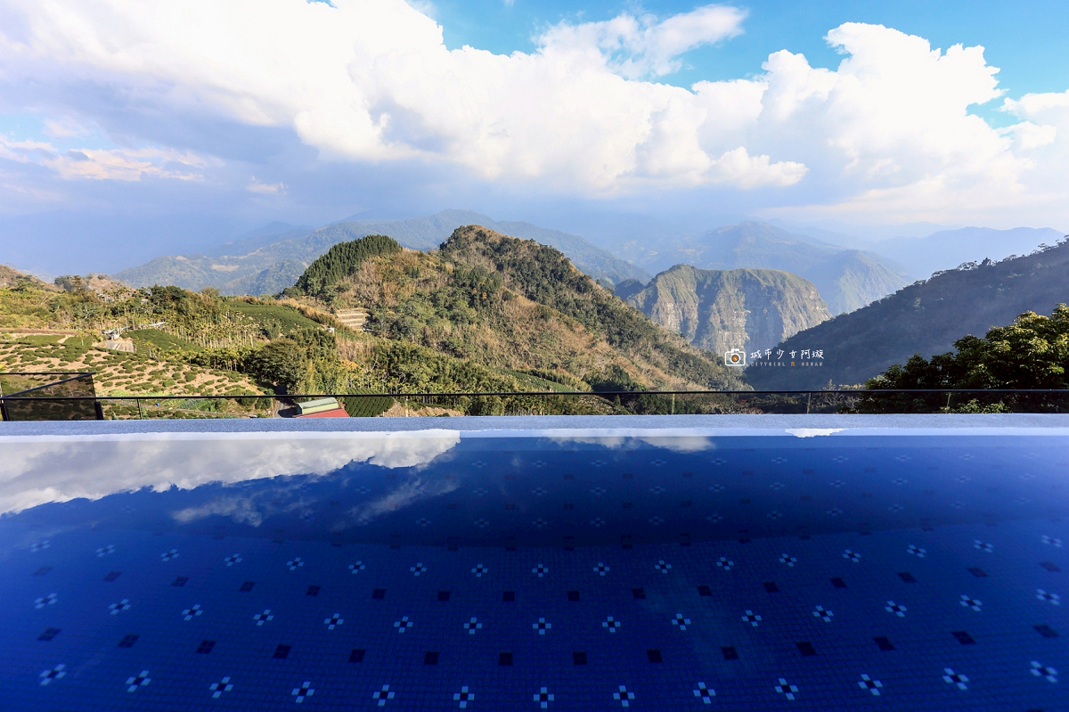 [嘉義住宿] 阿里山隙頂住宿首選，房內欣賞日出雲海、無邊際泳池、頂樓放空、奢華度假｜璦勒芬莊園民宿 @城市少女阿璇