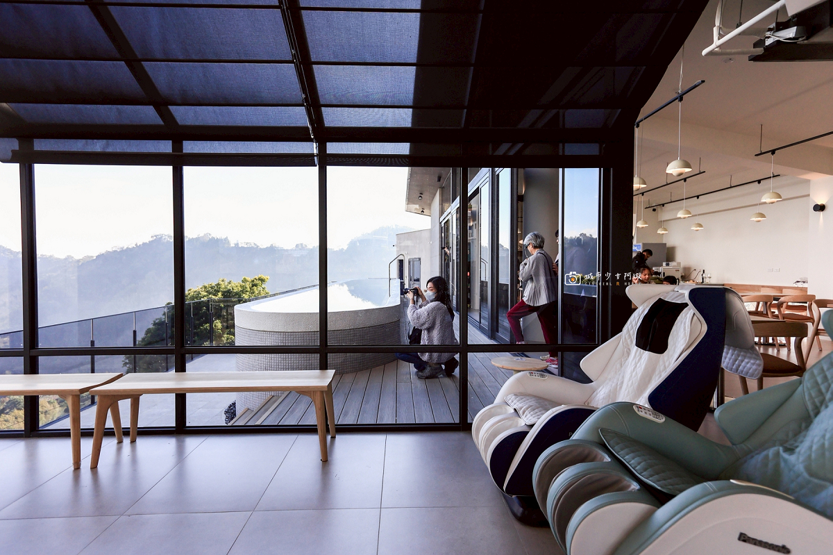 [嘉義住宿] 阿里山隙頂住宿首選，房內欣賞日出雲海、無邊際泳池、頂樓放空、奢華度假｜璦勒芬莊園民宿 @城市少女阿璇