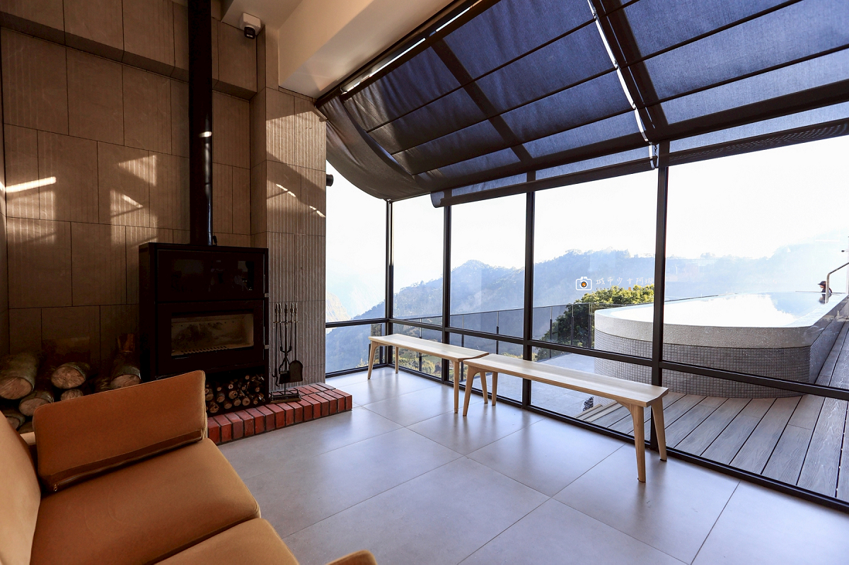 [嘉義住宿] 阿里山隙頂住宿首選，房內欣賞日出雲海、無邊際泳池、頂樓放空、奢華度假｜璦勒芬莊園民宿 @城市少女阿璇