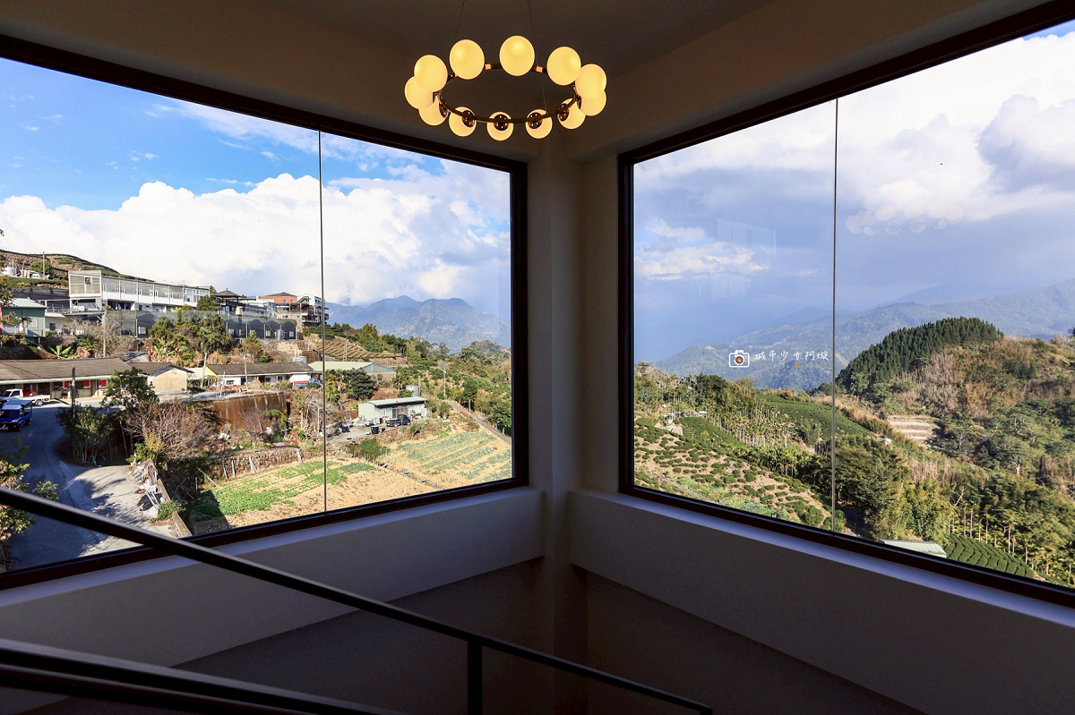 [嘉義住宿] 阿里山隙頂住宿首選，房內欣賞日出雲海、無邊際泳池、頂樓放空、奢華度假｜璦勒芬莊園民宿 @城市少女阿璇