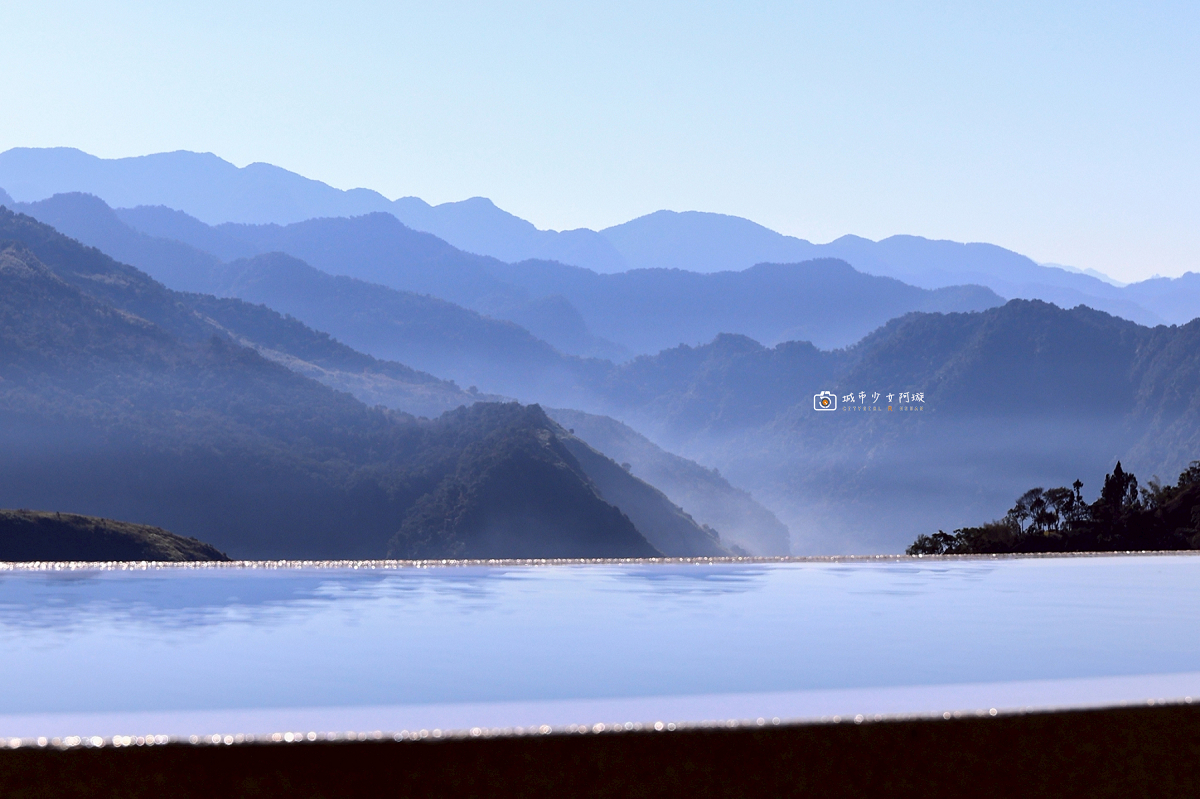 [嘉義住宿] 阿里山隙頂住宿首選，房內欣賞日出雲海、無邊際泳池、頂樓放空、奢華度假｜璦勒芬莊園民宿 @城市少女阿璇