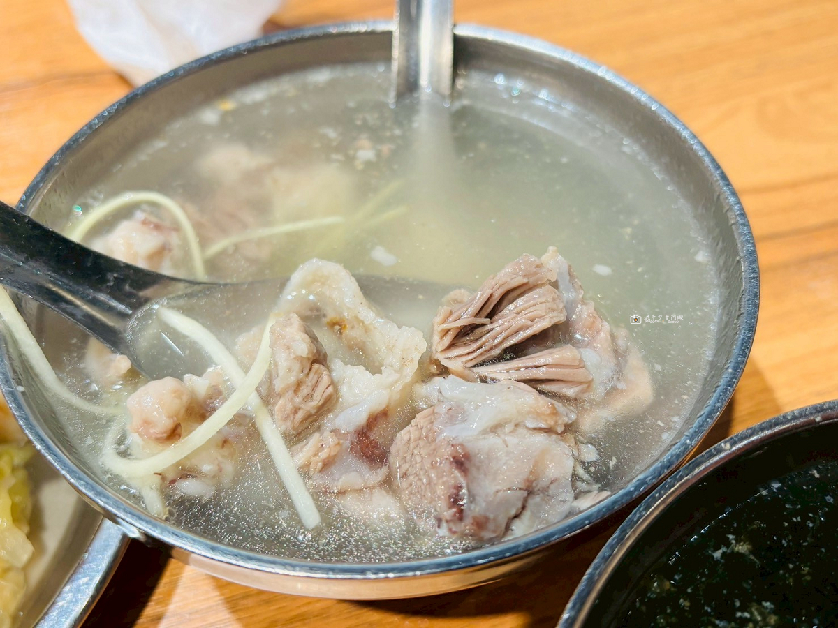 [嘉義美食]嘉義火雞肉飯名店推薦，香醇醬汁拌飯超好吃｜劉里長火雞肉飯 @城市少女阿璇