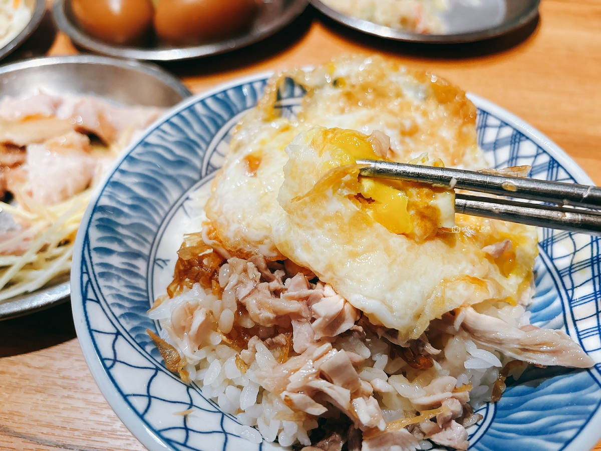 [嘉義美食]嘉義火雞肉飯名店推薦，香醇醬汁拌飯超好吃｜劉里長火雞肉飯 @城市少女阿璇