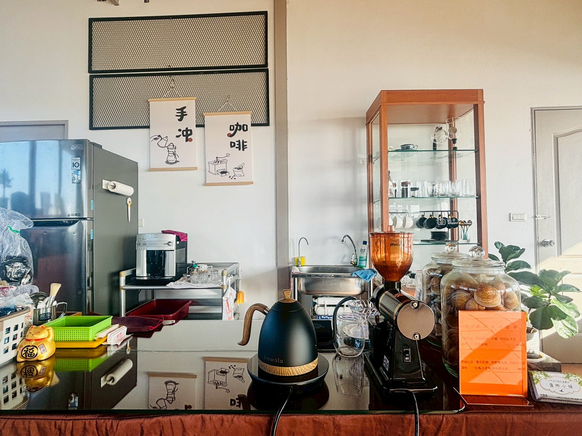 [台南美食]北門鹽田美景第一排，享受咖啡 x 西瓜綿料理｜井仔腳鹽鄉小舖  景觀咖啡新亮點 @城市少女阿璇