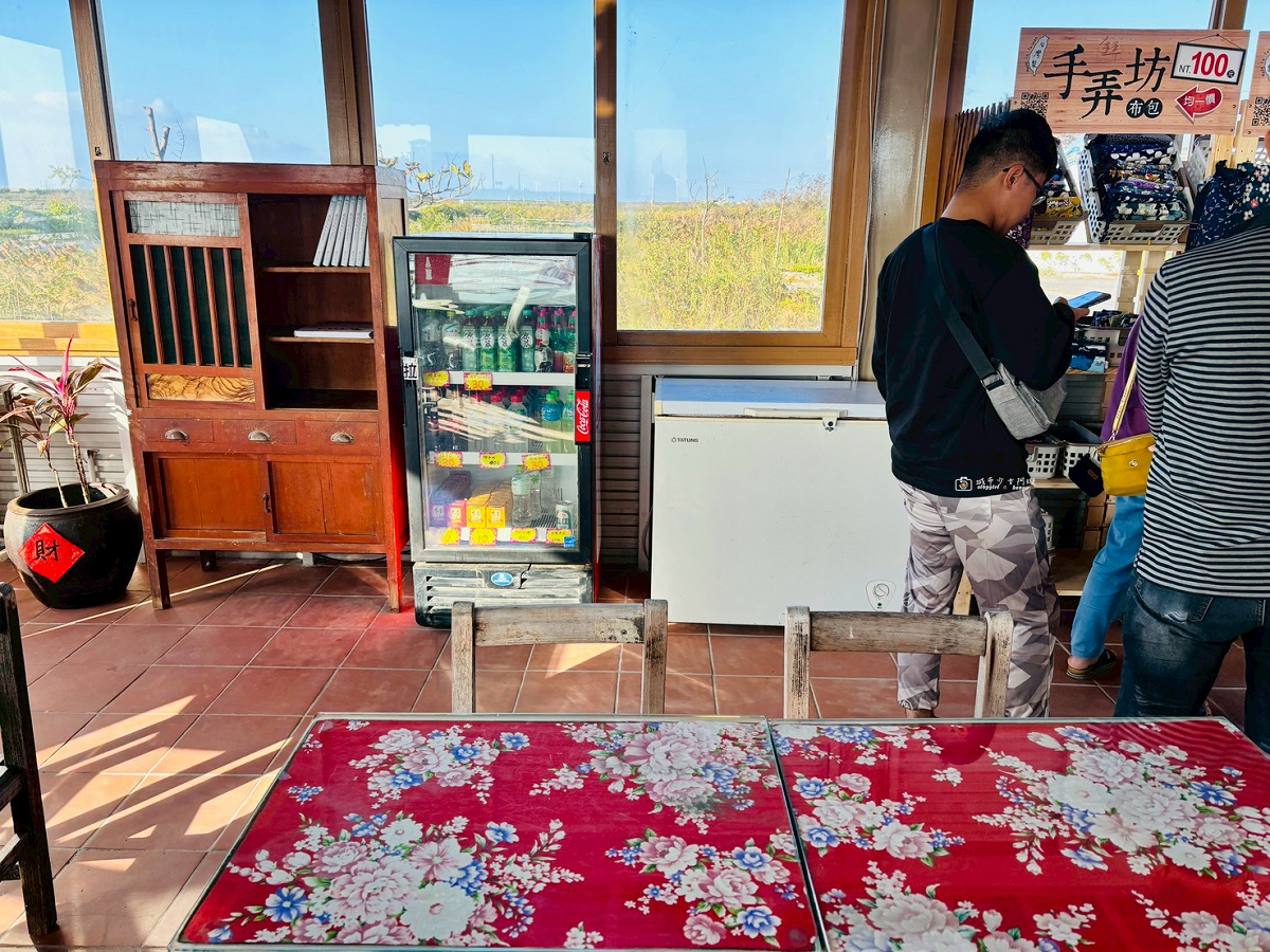 [台南美食]北門鹽田美景第一排，享受咖啡 x 西瓜綿料理｜井仔腳鹽鄉小舖  景觀咖啡新亮點 @城市少女阿璇