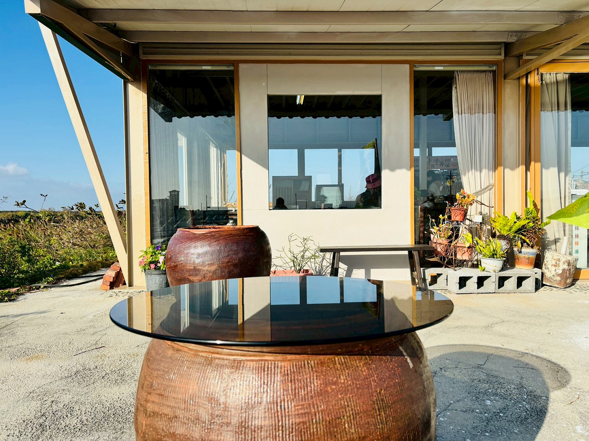 [台南美食]北門鹽田美景第一排，享受咖啡 x 西瓜綿料理｜井仔腳鹽鄉小舖  景觀咖啡新亮點 @城市少女阿璇