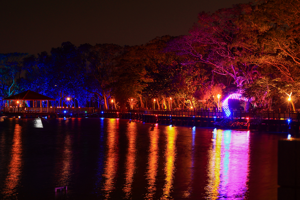 [台南活動]2026新營波光節，湖畔微光7件夢幻作品，首度結合潮流IP及科技互動裝置活潑登場！ @城市少女阿璇