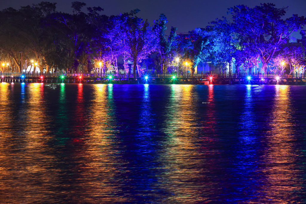 [台南活動]2026新營波光節，湖畔微光7件夢幻作品，首度結合潮流IP及科技互動裝置活潑登場！ @城市少女阿璇