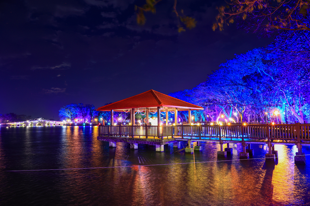 [台南活動]2026新營波光節，湖畔微光7件夢幻作品，首度結合潮流IP及科技互動裝置活潑登場！ @城市少女阿璇