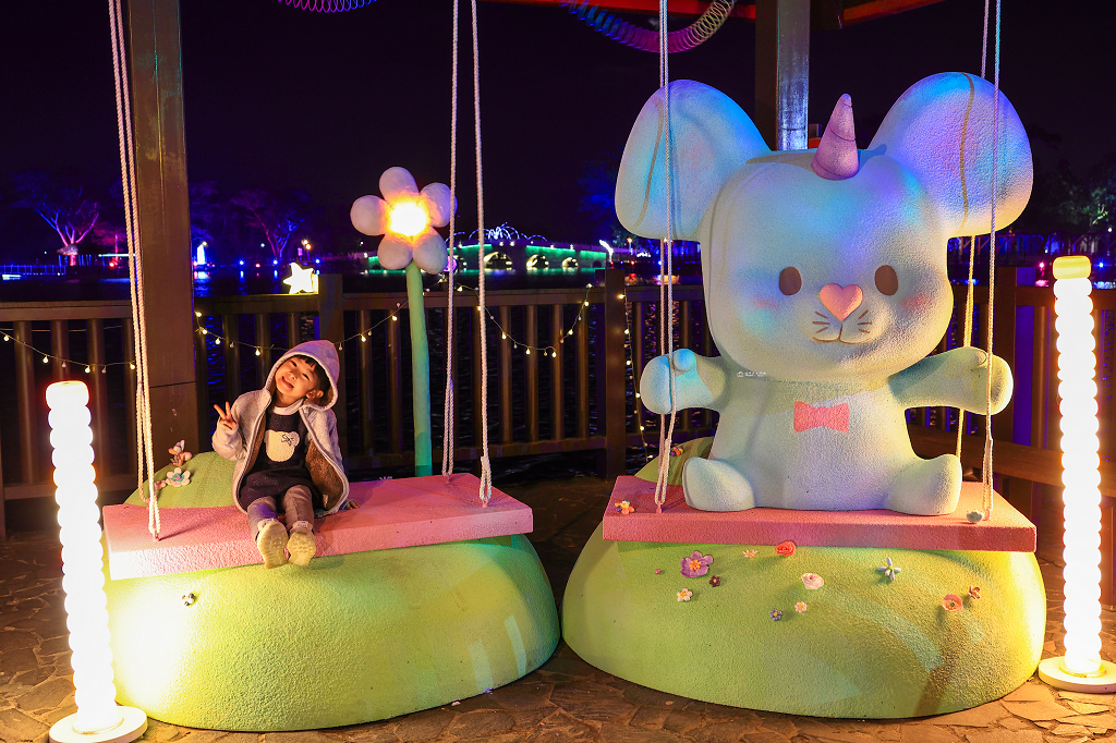 [台南活動]2026新營波光節，湖畔微光7件夢幻作品，首度結合潮流IP及科技互動裝置活潑登場！ @城市少女阿璇