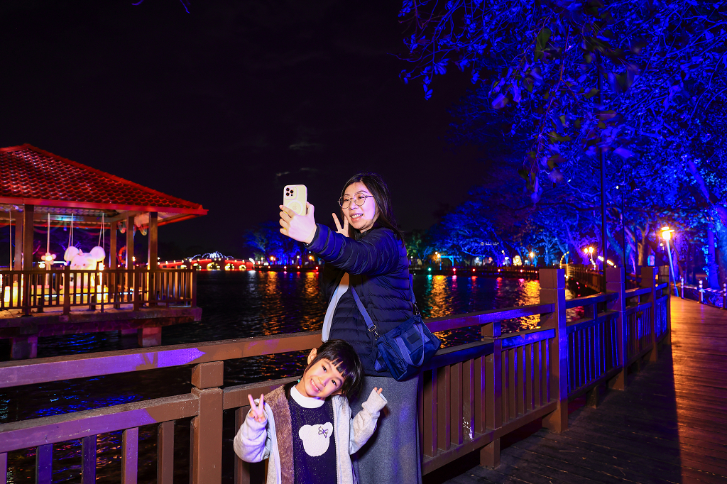 [台南活動]2026新營波光節，湖畔微光7件夢幻作品，首度結合潮流IP及科技互動裝置活潑登場！ @城市少女阿璇