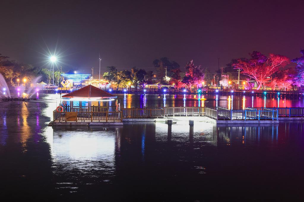 [台南活動]2026新營波光節，湖畔微光7件夢幻作品，首度結合潮流IP及科技互動裝置活潑登場！ @城市少女阿璇