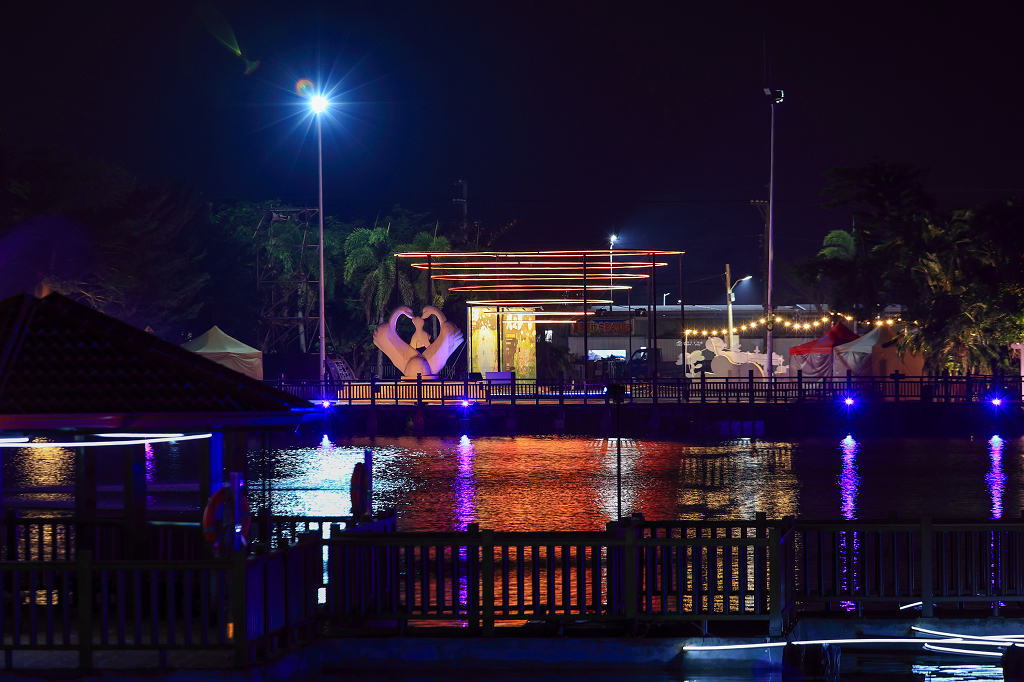 [台南活動]2026新營波光節，湖畔微光7件夢幻作品，首度結合潮流IP及科技互動裝置活潑登場！ @城市少女阿璇