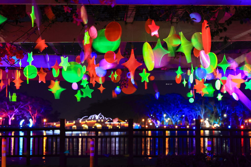 [台南活動]2026新營波光節，湖畔微光7件夢幻作品，首度結合潮流IP及科技互動裝置活潑登場！ @城市少女阿璇