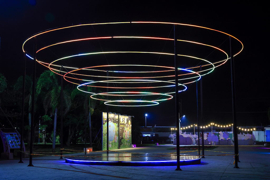 [台南活動]2026新營波光節，湖畔微光7件夢幻作品，首度結合潮流IP及科技互動裝置活潑登場！ @城市少女阿璇