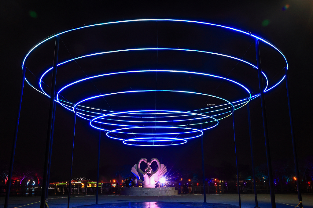 [台南活動]2026新營波光節，湖畔微光7件夢幻作品，首度結合潮流IP及科技互動裝置活潑登場！ @城市少女阿璇