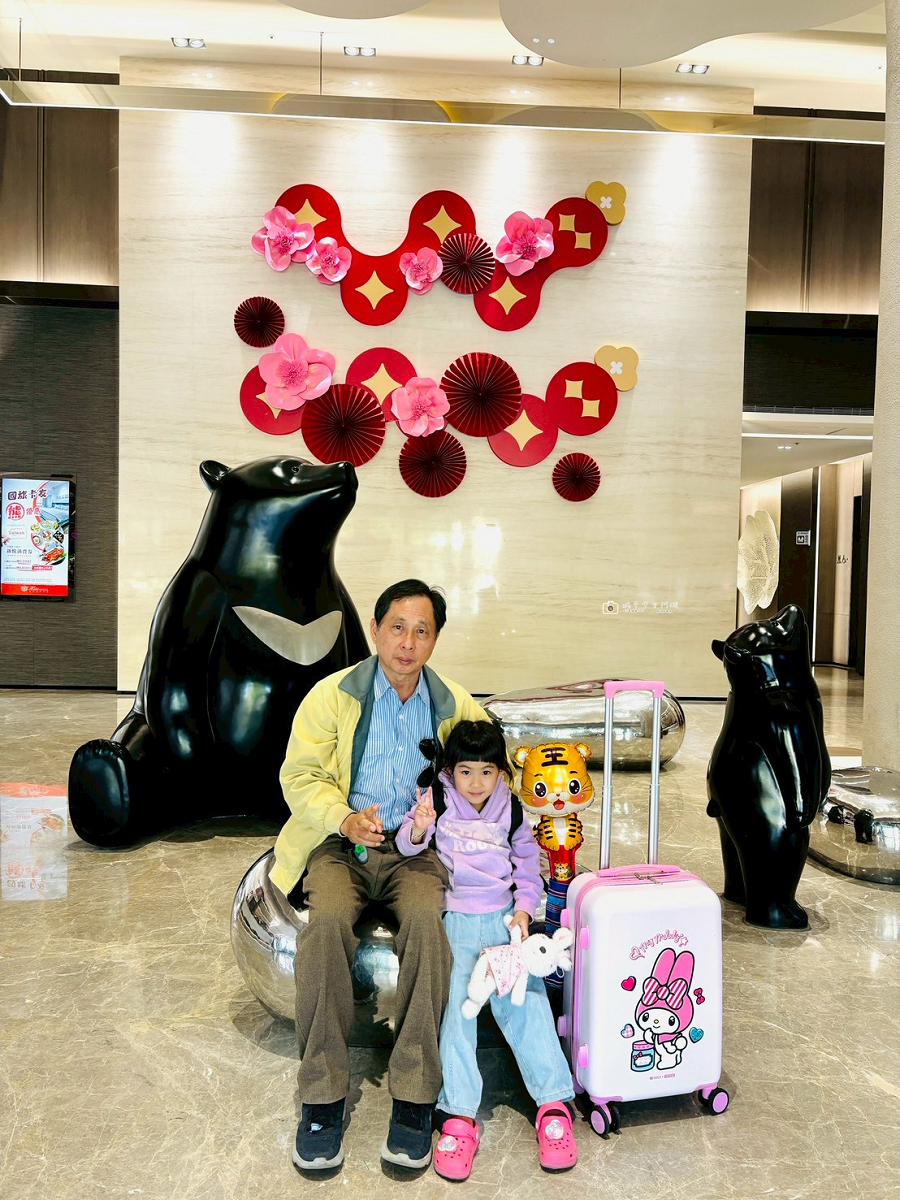 [嘉義住宿]新悦花園酒店住一晚，旋轉木馬、小火車、溜滑梯主題房一次滿足｜嘉義親子住宿推薦｜新悦花園酒店Hsin Hotel @城市少女阿璇