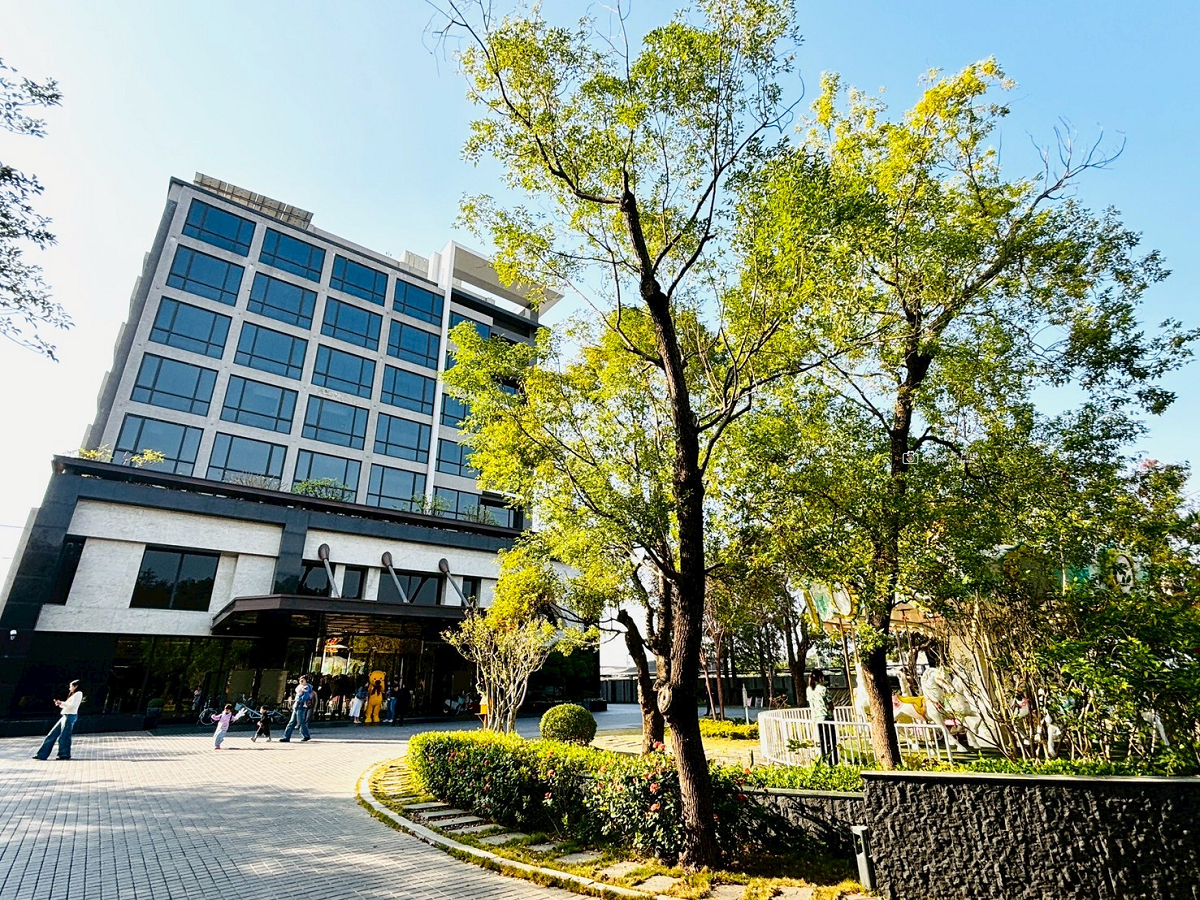 [嘉義住宿]新悦花園酒店住一晚，旋轉木馬、小火車、溜滑梯主題房一次滿足｜嘉義親子住宿推薦｜新悦花園酒店Hsin Hotel @城市少女阿璇