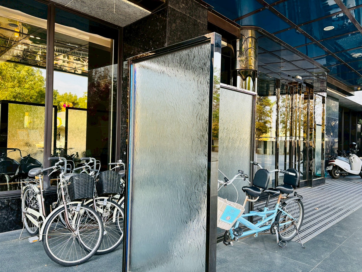 [嘉義住宿]新悦花園酒店住一晚，旋轉木馬、小火車、溜滑梯主題房一次滿足｜嘉義親子住宿推薦｜新悦花園酒店Hsin Hotel @城市少女阿璇
