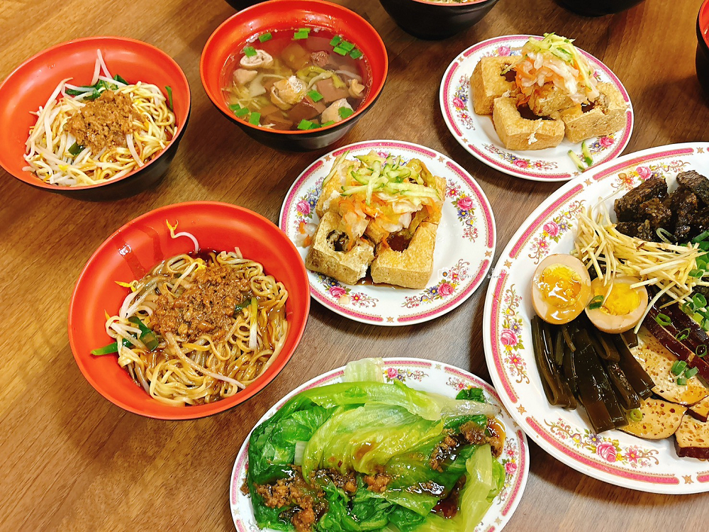 [南投美食]魚池市場美食推薦！南投意麵、臭豆腐一次滿足｜魚池鄉台灣小吃 @城市少女阿璇