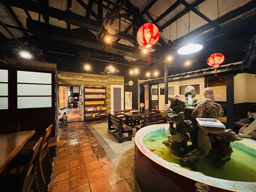 [台南美食]藏身台南市區的復古茶餐廳，學生時代約會回憶，現在依舊適合慢慢聊天｜老街茶房 Old Street @城市少女阿璇