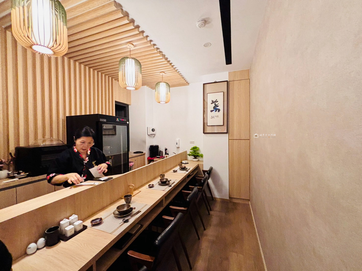 [南投美食]埔里深夜食堂，新開幕居酒屋！在地食材入酒、現撈生魚片與駐唱一次滿足｜幕居酒屋 @城市少女阿璇
