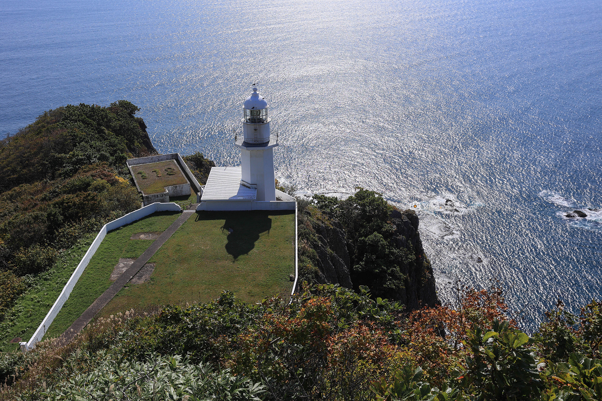 [日本旅遊] 北海道自由行推薦｜室蘭人氣景點！百年燈塔、幸福之鐘、地平線絕景｜北海道百景第一名-地球岬 @城市少女阿璇