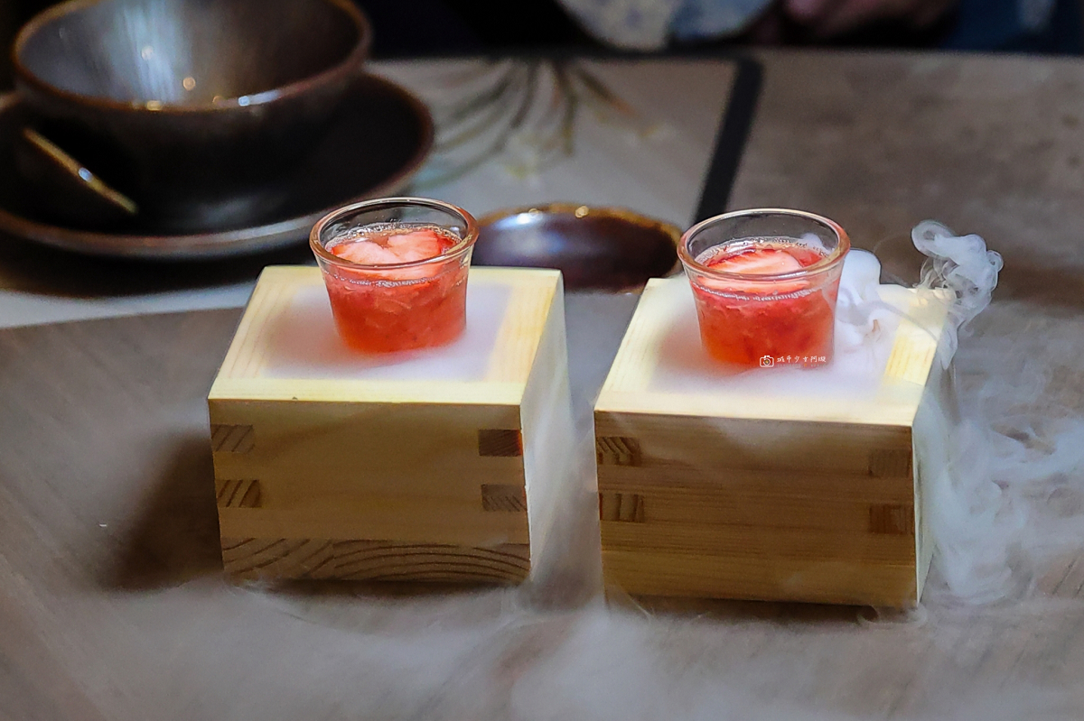 [南投美食]埔里深夜食堂，新開幕居酒屋！在地食材入酒、現撈生魚片與駐唱一次滿足｜幕居酒屋 @城市少女阿璇