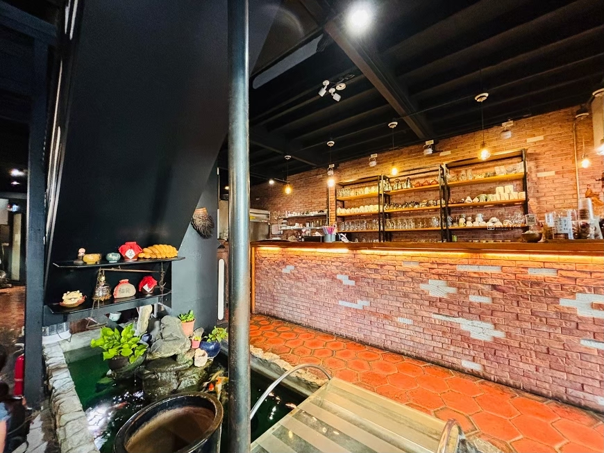 [台南美食]藏身台南市區的復古茶餐廳，學生時代約會回憶，現在依舊適合慢慢聊天｜老街茶房 Old Street @城市少女阿璇