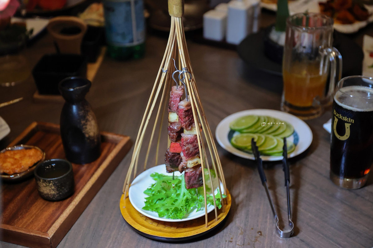 [南投美食]埔里深夜食堂，新開幕居酒屋！在地食材入酒、現撈生魚片與駐唱一次滿足｜幕居酒屋 @城市少女阿璇