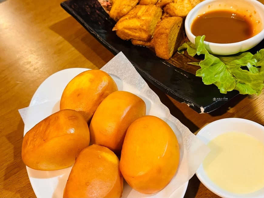 [台南美食]藏身台南市區的復古茶餐廳，學生時代約會回憶，現在依舊適合慢慢聊天｜老街茶房 Old Street @城市少女阿璇