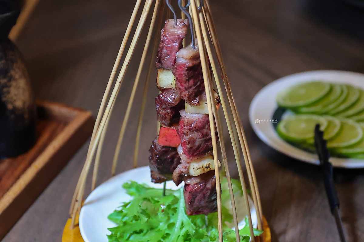 [南投美食]埔里深夜食堂，新開幕居酒屋！在地食材入酒、現撈生魚片與駐唱一次滿足｜幕居酒屋 @城市少女阿璇