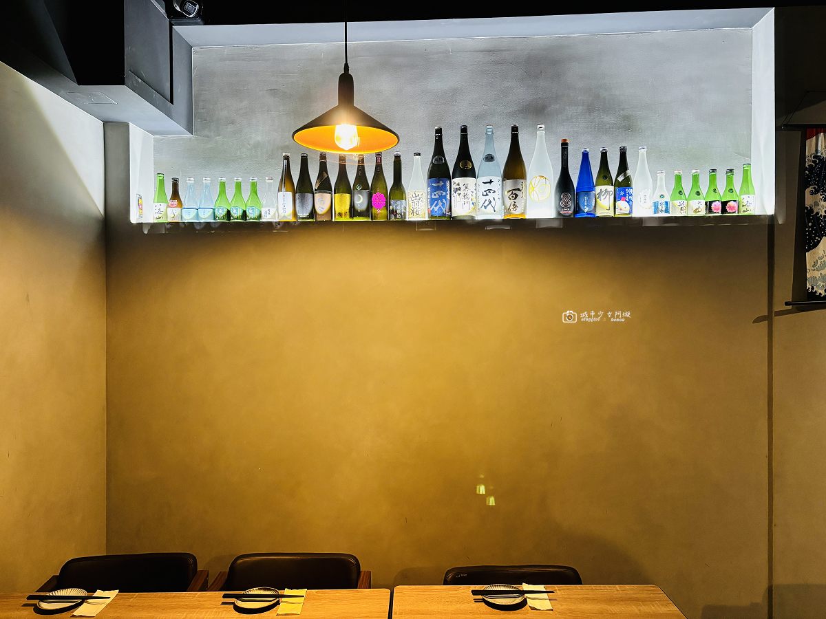 [台南美食]北區日式燒鳥串燒，炭火現烤串燒、新鮮刺身、日本酒一次滿足，營業至凌晨一點｜銅鈊炭火日式燒鳥串燒 @城市少女阿璇