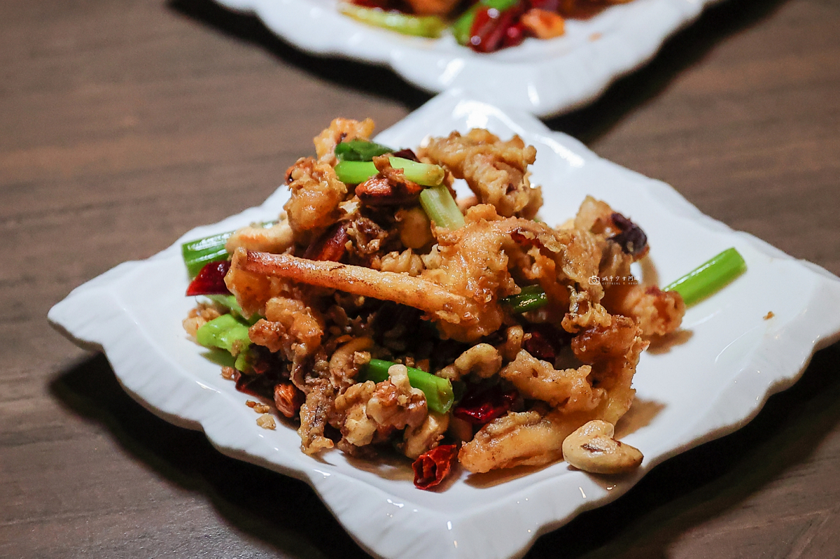[南投美食]埔里深夜食堂，新開幕居酒屋！在地食材入酒、現撈生魚片與駐唱一次滿足｜幕居酒屋 @城市少女阿璇