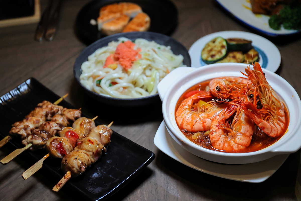 [南投美食]埔里深夜食堂，新開幕居酒屋！在地食材入酒、現撈生魚片與駐唱一次滿足｜幕居酒屋 @城市少女阿璇