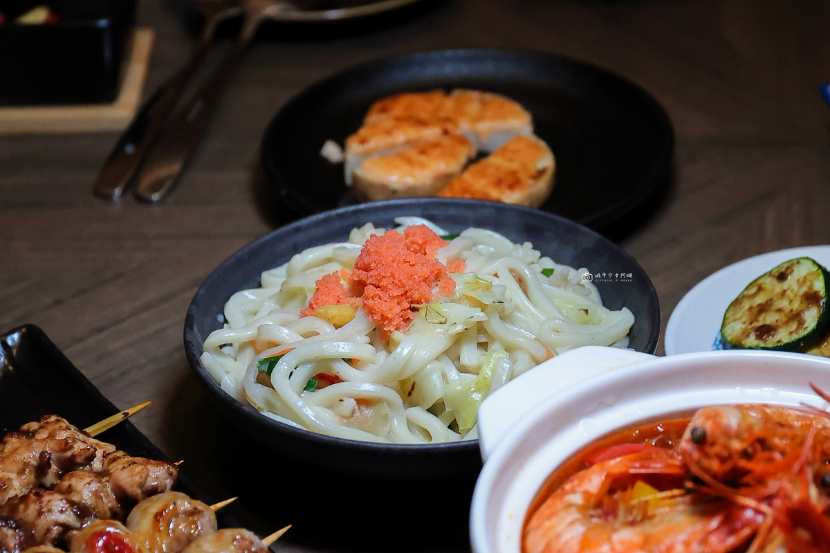 [南投美食]埔里深夜食堂，新開幕居酒屋！在地食材入酒、現撈生魚片與駐唱一次滿足｜幕居酒屋 @城市少女阿璇
