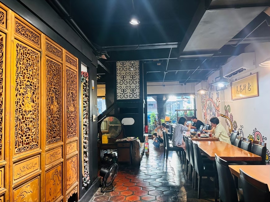 [台南美食]藏身台南市區的復古茶餐廳，學生時代約會回憶，現在依舊適合慢慢聊天｜老街茶房 Old Street @城市少女阿璇