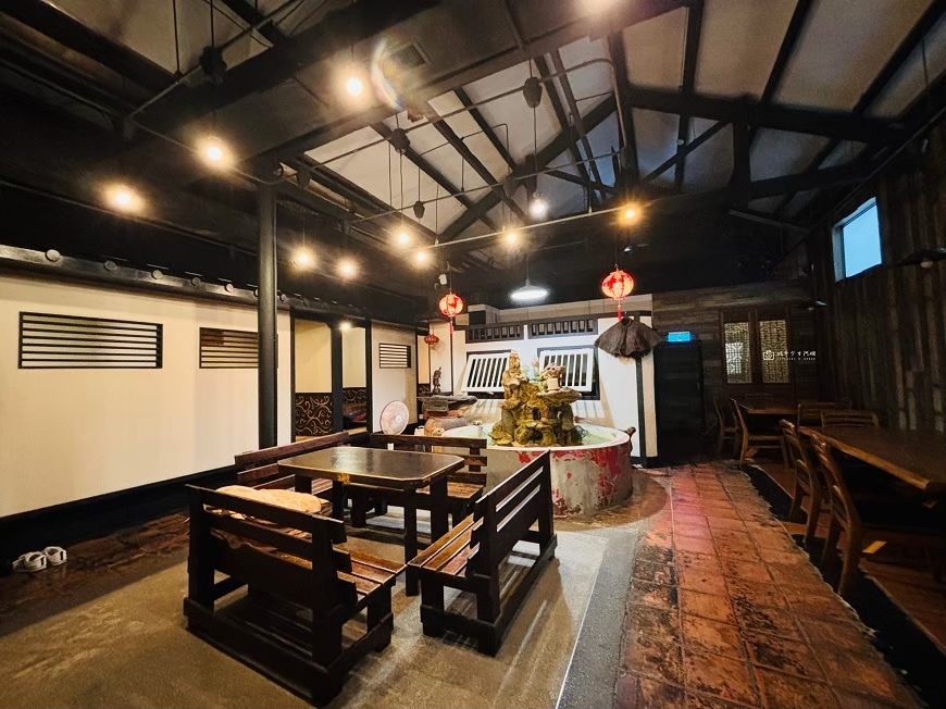 [台南美食]藏身台南市區的復古茶餐廳，學生時代約會回憶，現在依舊適合慢慢聊天｜老街茶房 Old Street @城市少女阿璇