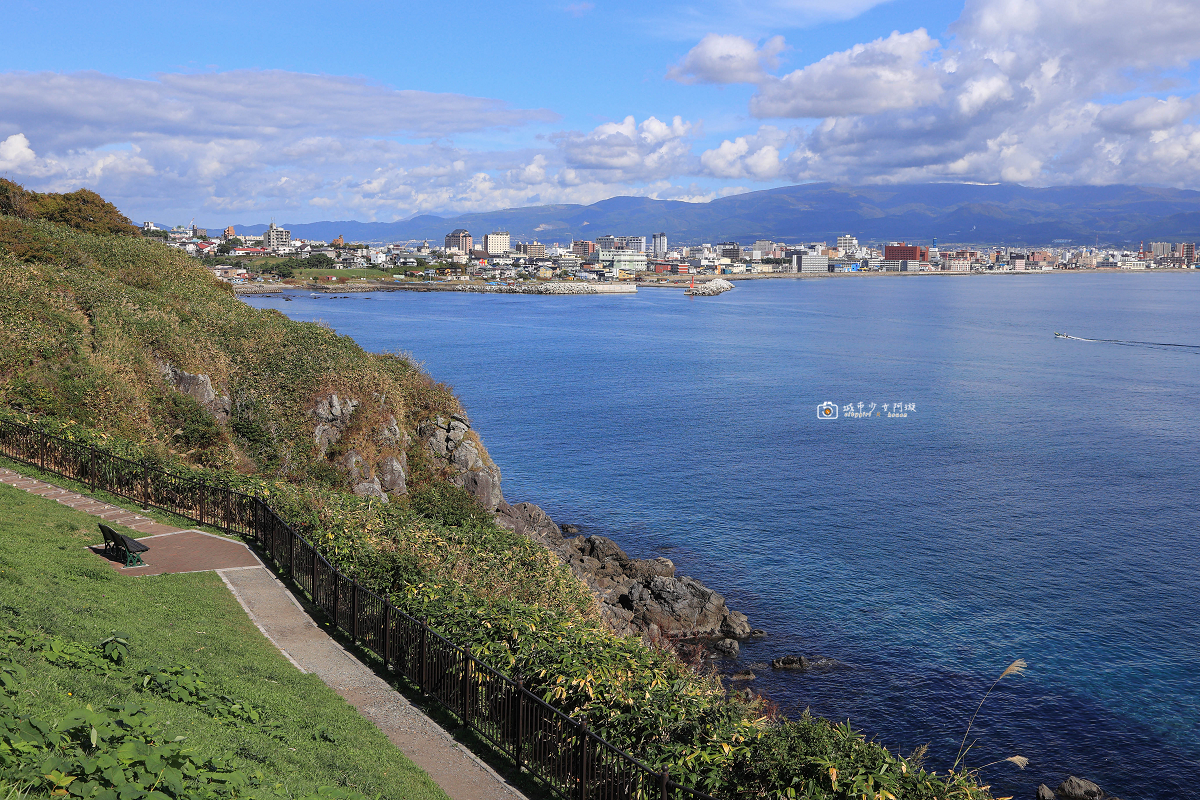 [日本旅遊]北海道自由行推薦｜函館山旁絕美海岸景點，津輕海峽、海蝕峭壁一次收藏｜立待岬 @城市少女阿璇