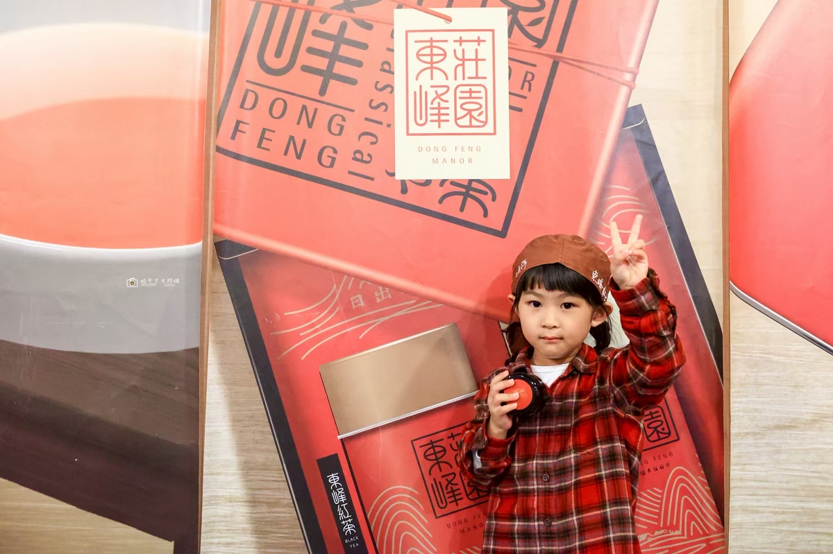 [南投景點]揉茶、採茶親子DIY+必買紅茶伴手禮，體驗日月潭紅茶的魅力，親子、團體旅遊都推薦｜日月潭東峰紅茶莊園 @城市少女阿璇