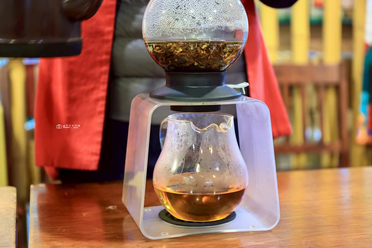 [南投景點]揉茶、採茶親子DIY+必買紅茶伴手禮，體驗日月潭紅茶的魅力，親子、團體旅遊都推薦｜日月潭東峰紅茶莊園 @城市少女阿璇