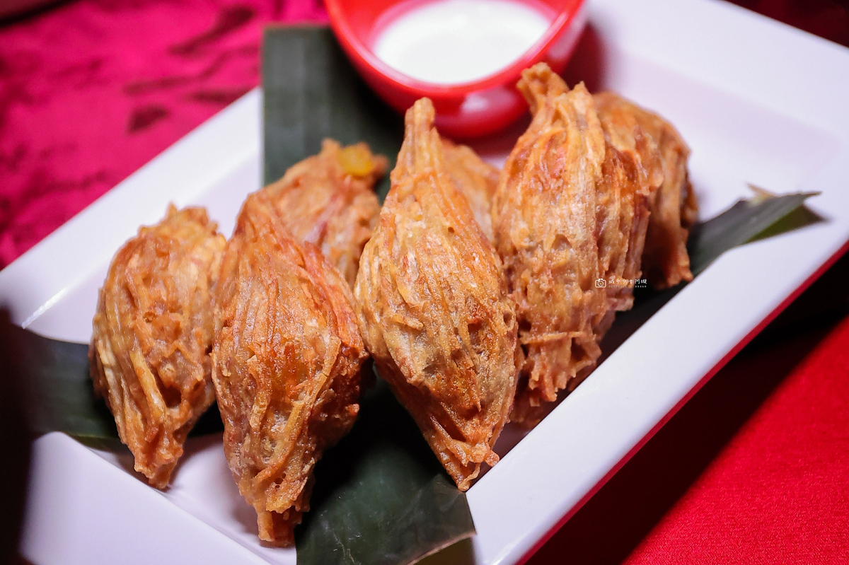 [南投美食]埔里人氣泰式料理二訪！聚餐合菜、家庭聚會都推薦，來埔里還是想再吃一次｜娜娜泰式時尚料理 @城市少女阿璇