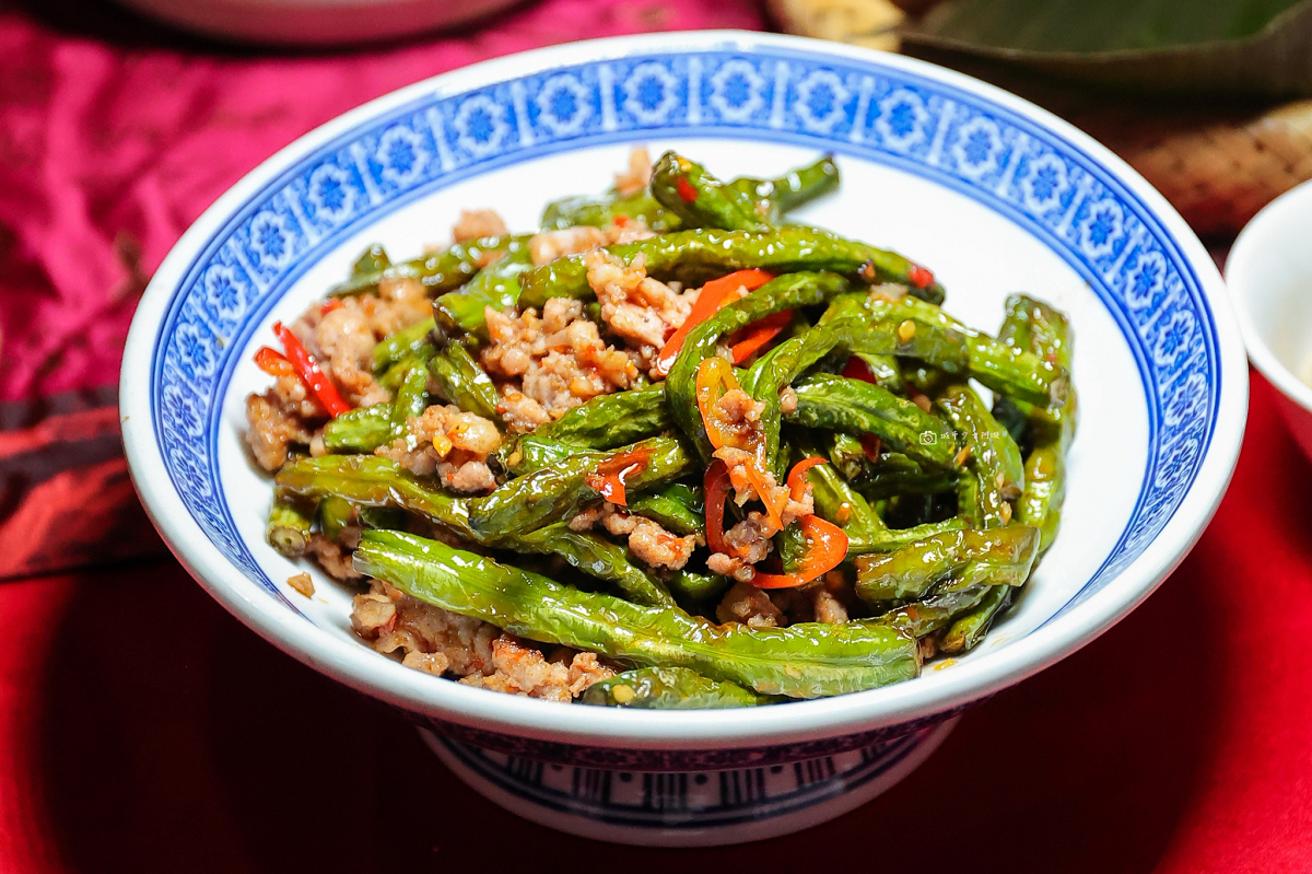[南投美食]埔里人氣泰式料理二訪！聚餐合菜、家庭聚會都推薦，來埔里還是想再吃一次｜娜娜泰式時尚料理 @城市少女阿璇